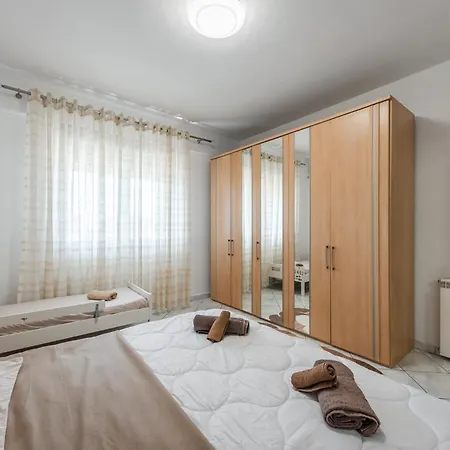 Beachfront Apartments Durres Exterior photo